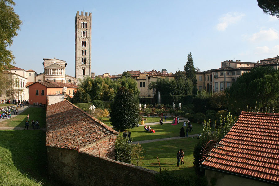 Lucca Day Tour from Rome